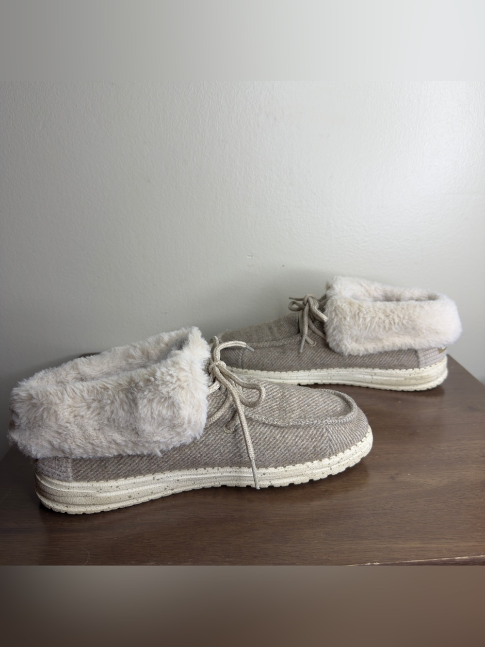 Hey Dude Britt Faux Fur Lined Light Brown Slip On Bootie Sz 7 Women’s - Picture 2 of 7